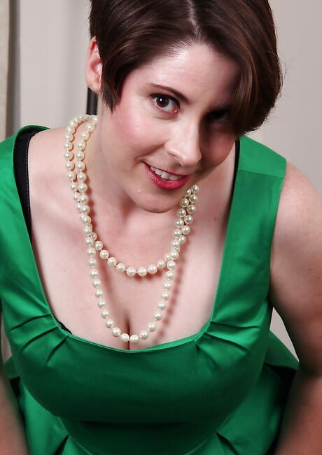 Deluxe aged Sadie Jones revealing big boobs and spreading her legs 